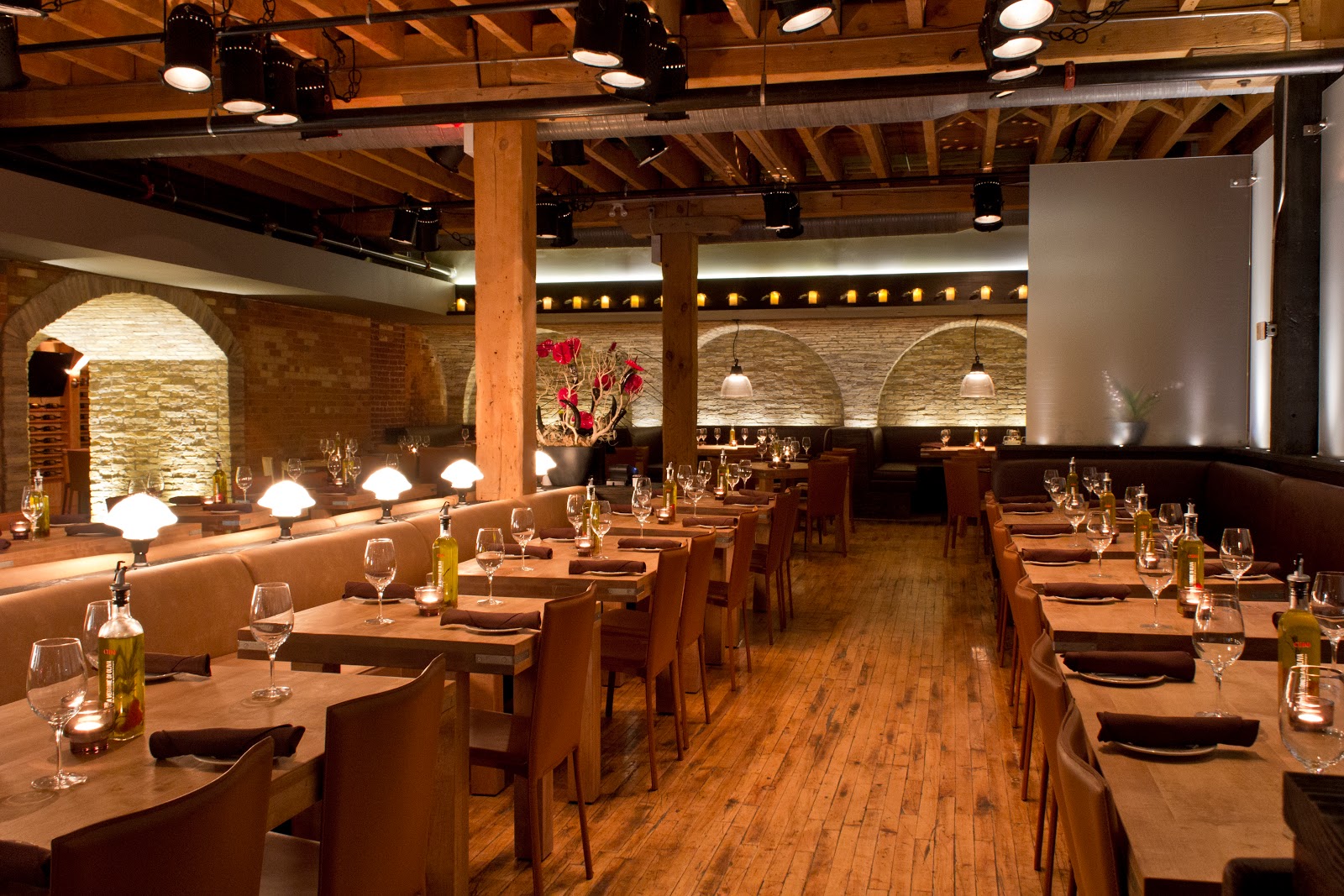 Cibo Wine Bar King West exterior